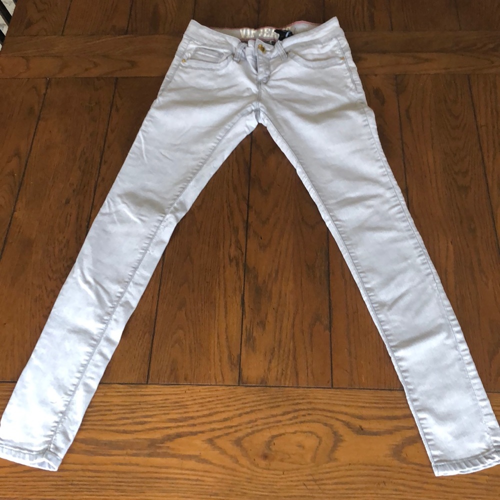 NEVER WORN Light Gray Stretchy Jeans!